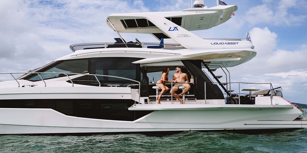 Аренда яхты Galeon 500 с откидными балконами - террасами на Пхукете